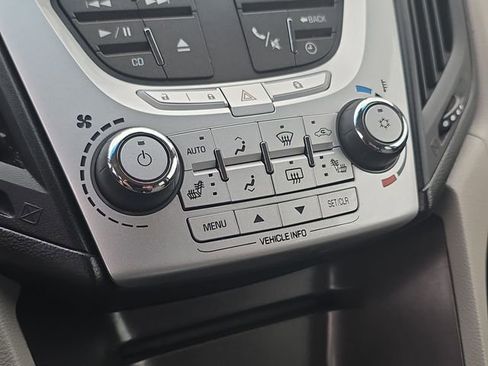 Used 2010 Chevrolet Equinox LTZ FWD image 18