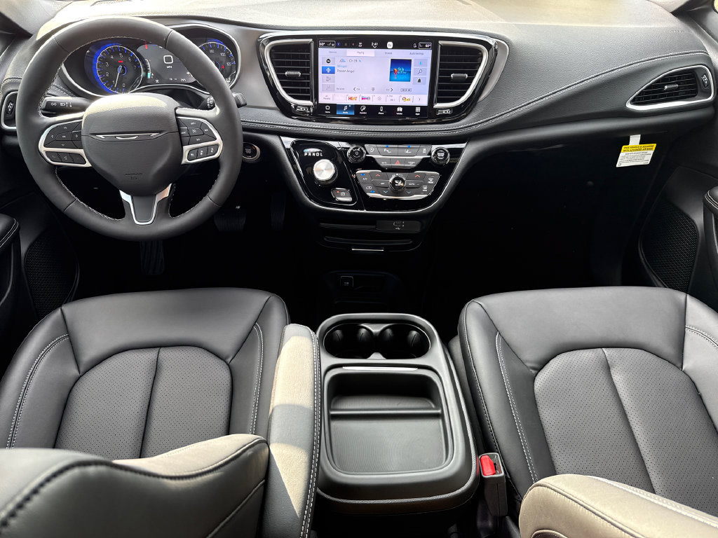 New 2027 Chrysler Pacifica Select FWD image 11