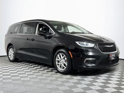 Used 2024 Chrysler Pacifica Touring-L