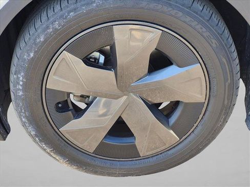 Used 2024 Toyota Prius LE FWD image 15