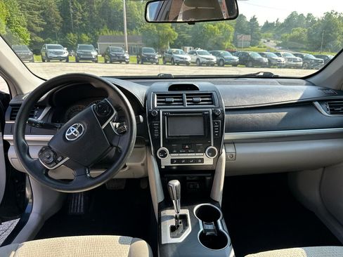 Used 2014 Toyota Camry SE image 9