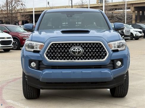 Used 2019 Toyota Tacoma TRD Sport w/ Technology Package image 7
