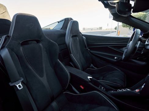 Used 2026 McLaren 750S Spider image 40