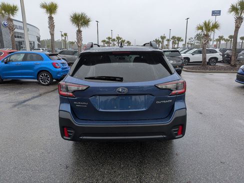 Used 2022 Subaru Outback Premium image 5