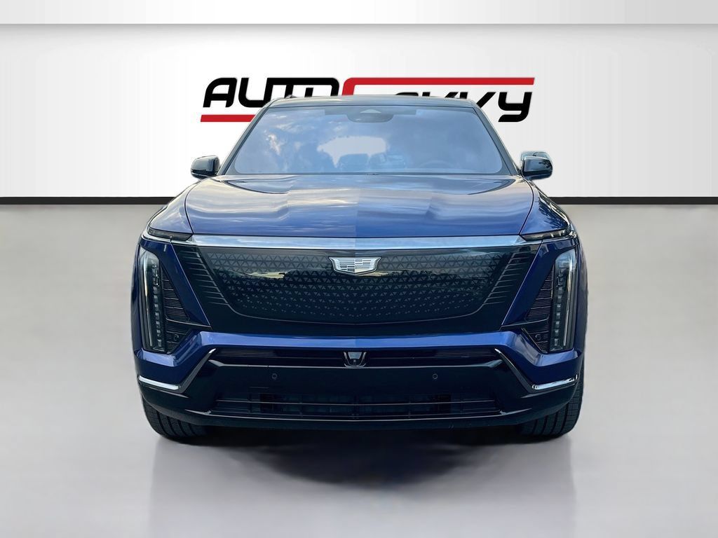 Used 2026 Cadillac Vistiq Sport w/ LPO, Floor Liner Package AWD/4WD image 2