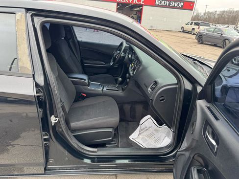 Used 2013 Dodge Charger SE image 9