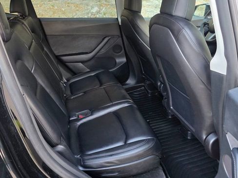 Used 2021 Tesla Model Y Long Range AWD/4WD image 29