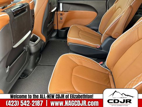 New 2026 Chrysler Pacifica Pinnacle image 17