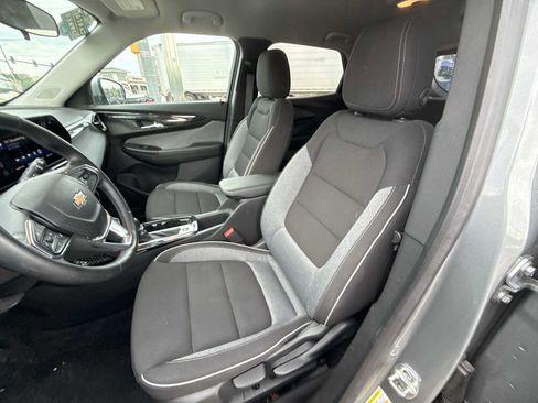 Used 2024 Chevrolet TrailBlazer LT w/ LT Cold Weather Package AWD/4WD image 18