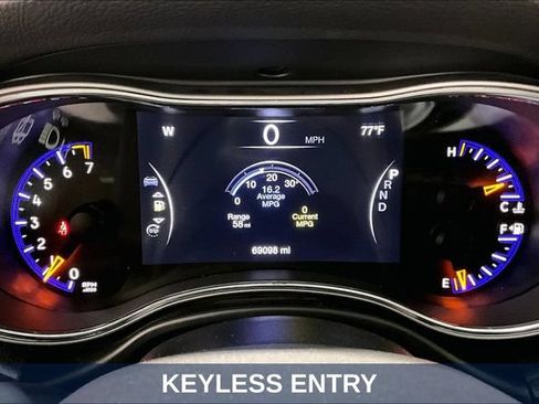 Used 2021 Jeep Grand Cherokee Altitude AWD/4WD image 18