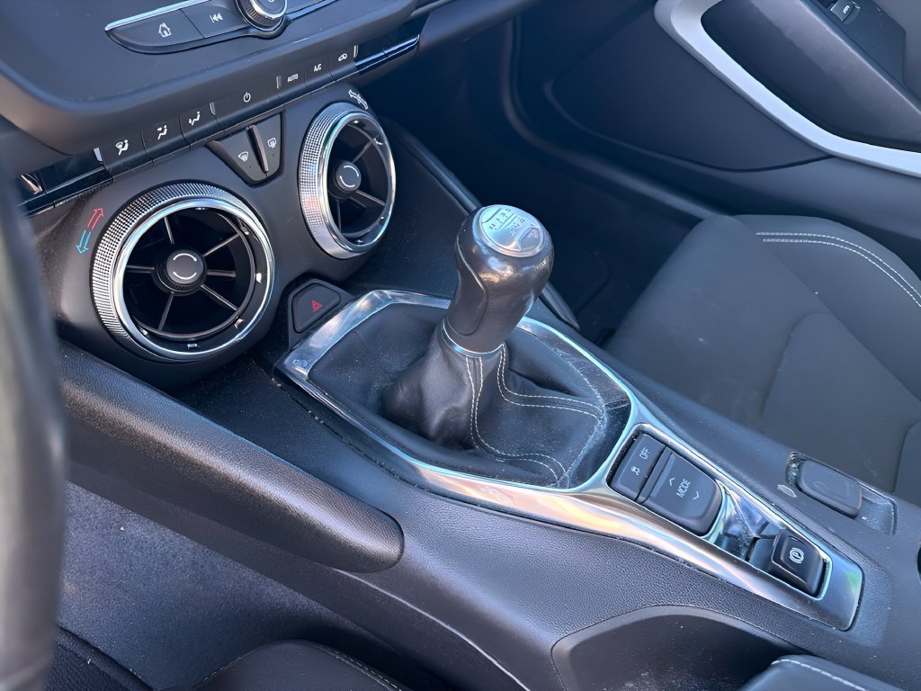 Used 2020 Chevrolet Camaro LS RWD image 5