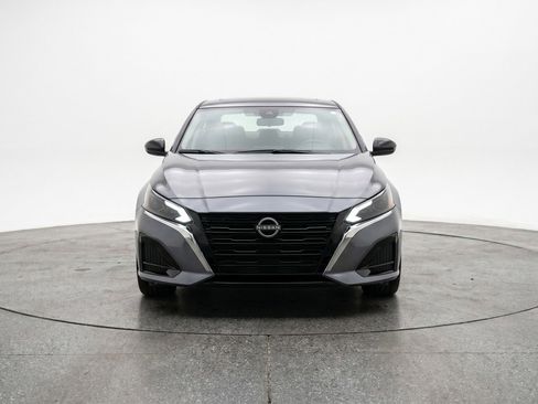 Used 2025 Nissan Altima 2.5 SV FWD image 2
