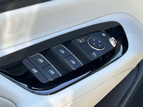 Certified 2025 Nissan Murano SV AWD/4WD image 19