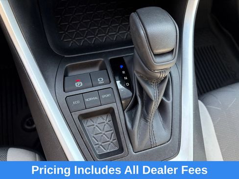Used 2022 Toyota RAV4 XLE FWD image 19