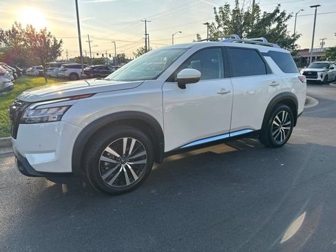 Used 2023 Nissan Pathfinder Platinum AWD/4WD image 5
