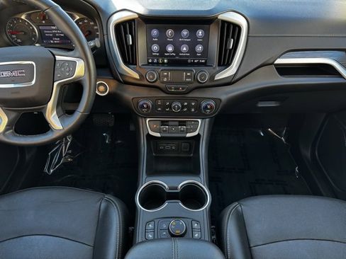Used 2023 GMC Terrain SLT image 2