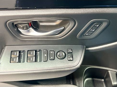 Used 2025 Honda Pilot TrailSport image 17
