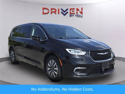 Used 2024 Chrysler Pacifica Limited