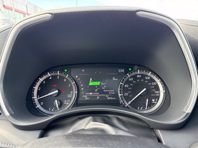 Used 2021 Toyota Highlander XLE AWD/4WD image 29