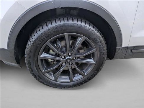 Used 2017 Ford Explorer XLT w/ Equipment Group 202A AWD/4WD image 24