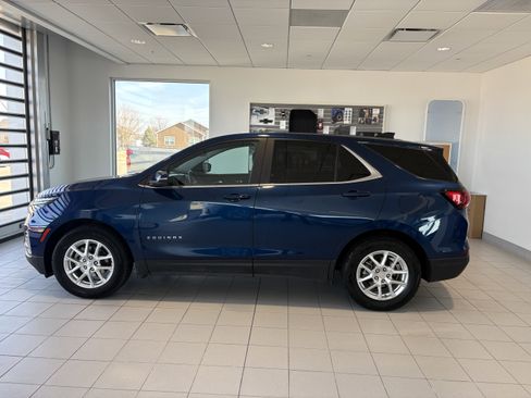 Used 2022 Chevrolet Equinox LT image 2