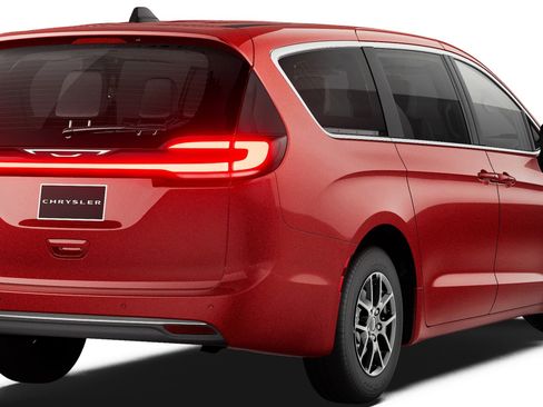 New 2027 Chrysler Pacifica Select FWD image 2