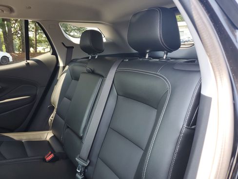 Used 2024 GMC Terrain SLT image 13