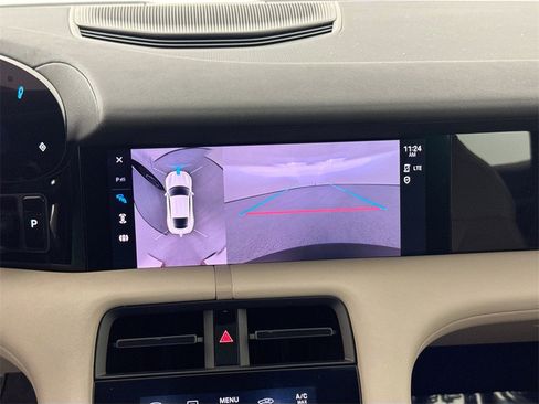 Used 2022 Porsche Taycan image 13