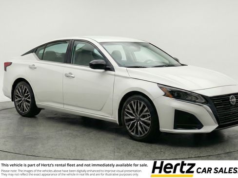 Used 2025 Nissan Altima 2.5 SV image 1