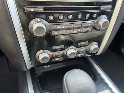 Used 2016 Nissan Pathfinder SV FWD image 16