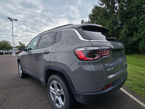 Used 2023 Jeep Compass Latitude w/ Convenience Group AWD/4WD image 3