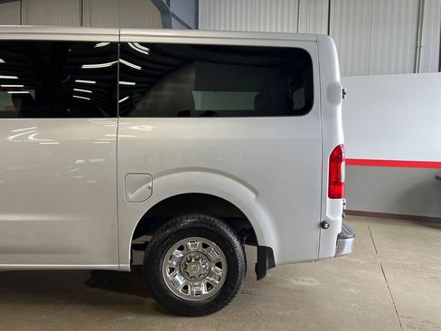 Used 2017 Nissan NV 3500 SV RWD image 41