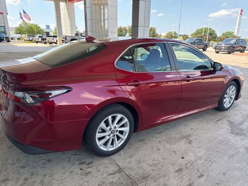 Used 2021 Toyota Camry LE FWD image 8