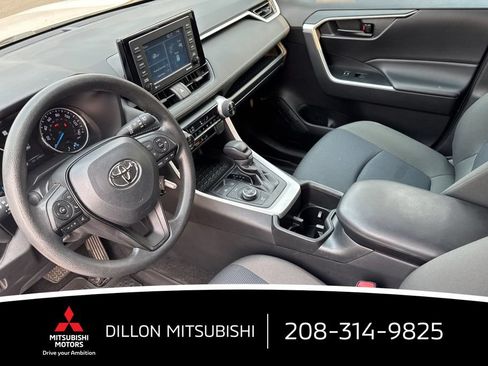 Used 2022 Toyota RAV4 LE AWD/4WD image 4