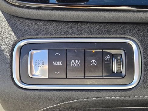 Used 2025 Buick Enclave Avenir image 25