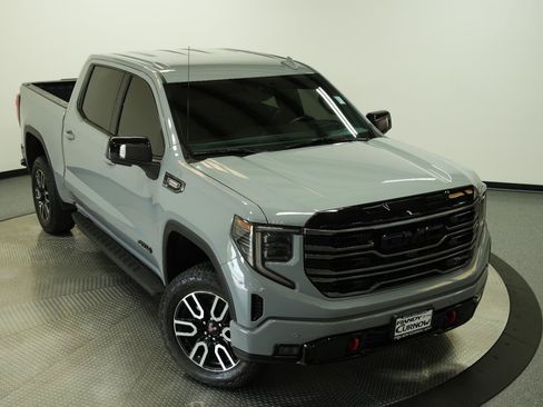 Used 2025 GMC Sierra 1500 AT4 w/ AT4 Premium Package AWD/4WD image 44
