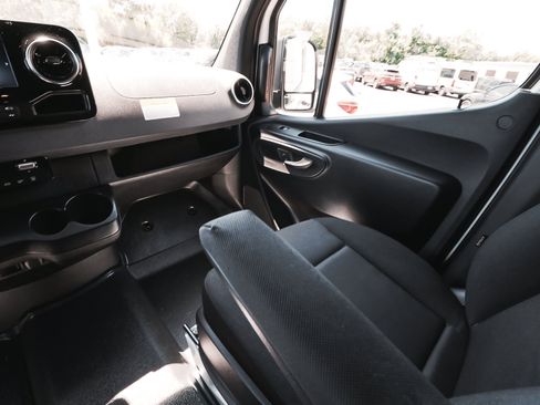 Used 2026 Mercedes-Benz Sprinter 2500 image 33