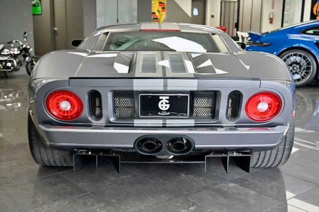 Used 2006 Ford GT RWD image 5