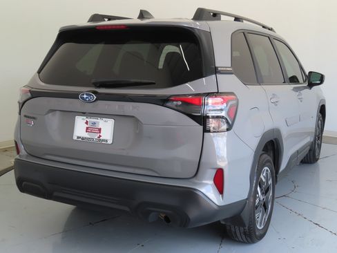 Used 2026 Subaru Forester Premium AWD/4WD image 3