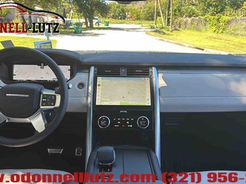 Used 2024 Land Rover Discovery Dynamic SE AWD/4WD image 19