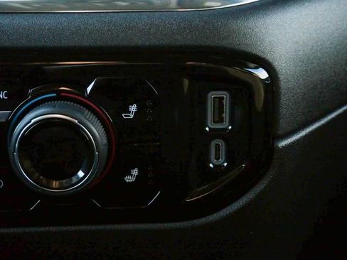 Used 2023 Chevrolet Silverado 1500 LT image 25