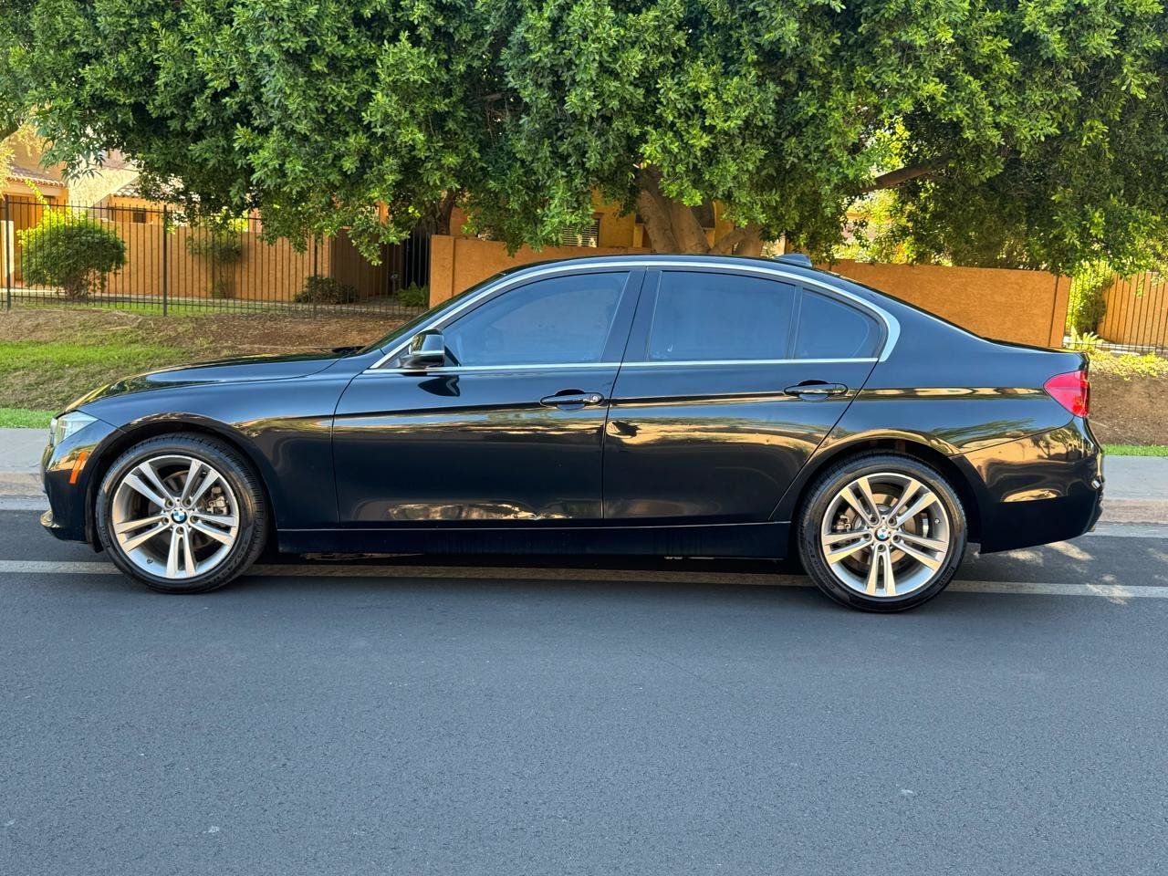 Used 2017 BMW 328d xDrive Sedan AWD/4WD image 2