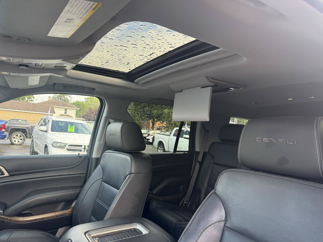 Used 2018 GMC Yukon Denali w/ Denali Ultimate Package AWD/4WD image 19