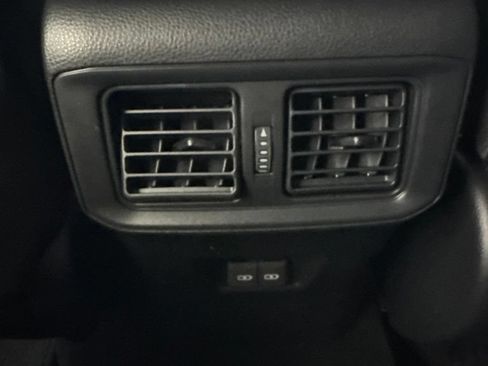 Used 2025 Toyota RAV4 XLE FWD image 30