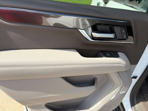 New 2026 GMC Yukon Elevation w/ Elevation Premium Package AWD/4WD image 12
