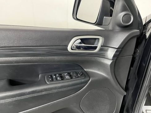 Used 2020 Jeep Grand Cherokee Laredo AWD/4WD image 11