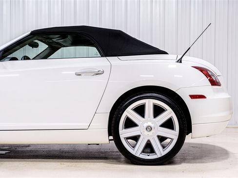 Used 2005 Chrysler Crossfire Limited RWD image 4