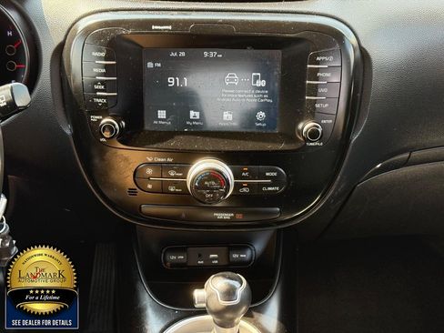Used 2018 Kia Soul + FWD image 17