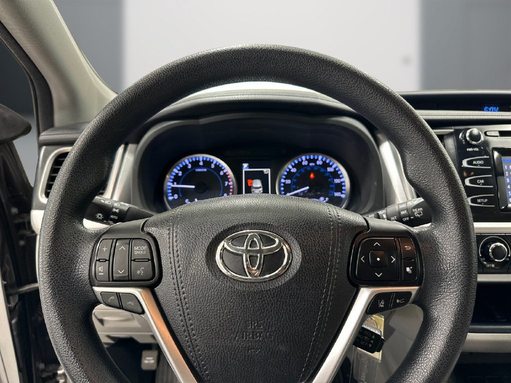 Used 2017 Toyota Highlander LE FWD image 22