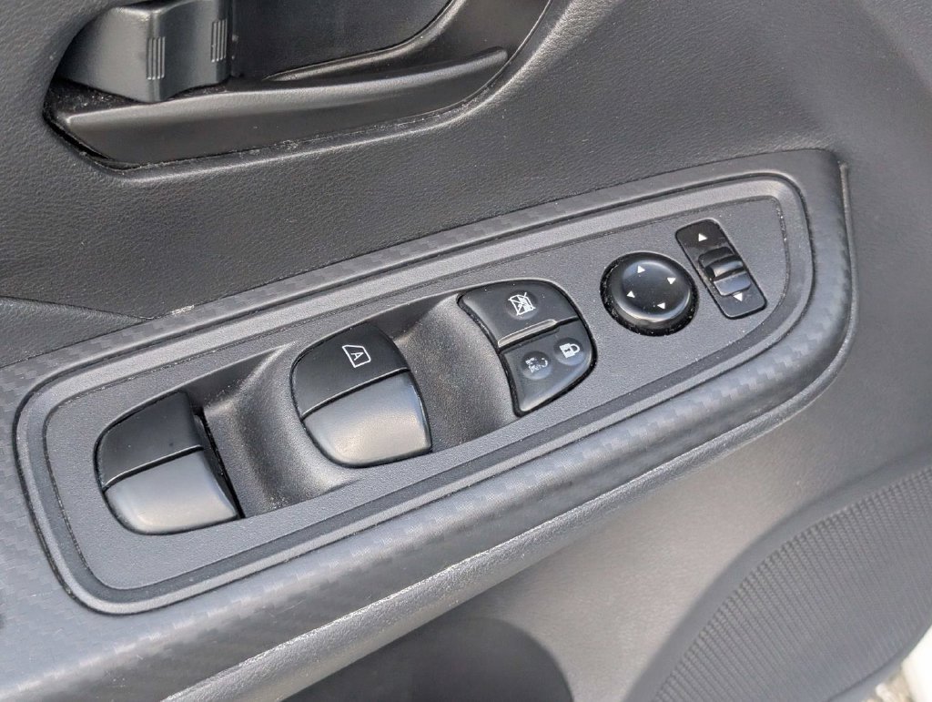 Used 2025 Nissan Versa S FWD image 13
